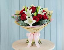 Букет цветов из:  Лилии и Розы в Акулово