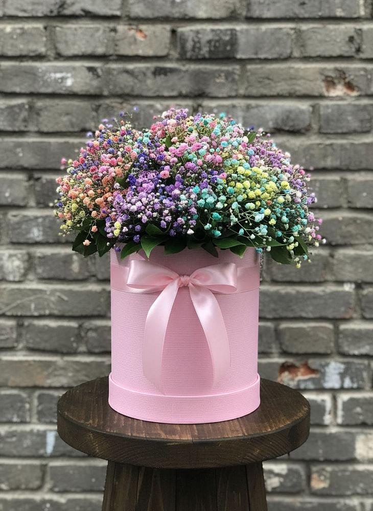 Цветочная композиция из Гипсофила и Розы в шляпной коробке в Акулово