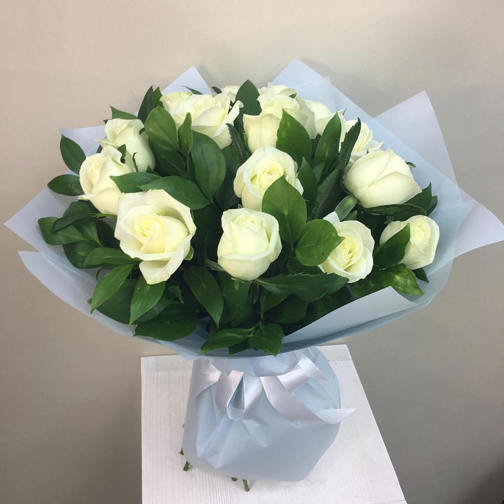 Букет 15 Белых роз Проуд в Акулово