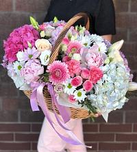 Композиция солнечный день в Акулово Цветочная композиция из Розы, Хризантемы, Пионы и Лизиантусы в корзине в Акулово