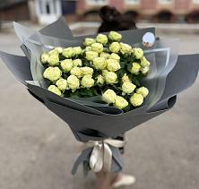 Букет Белые кустовые розы Солинеро в Акулово