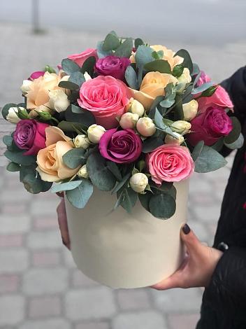 Цветочная композиция из Розы в шляпной коробке в Акулово