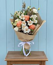 Букет цветов из:  Альстромерии, Лизиантусы, Розы и Хризантемы в Акулово