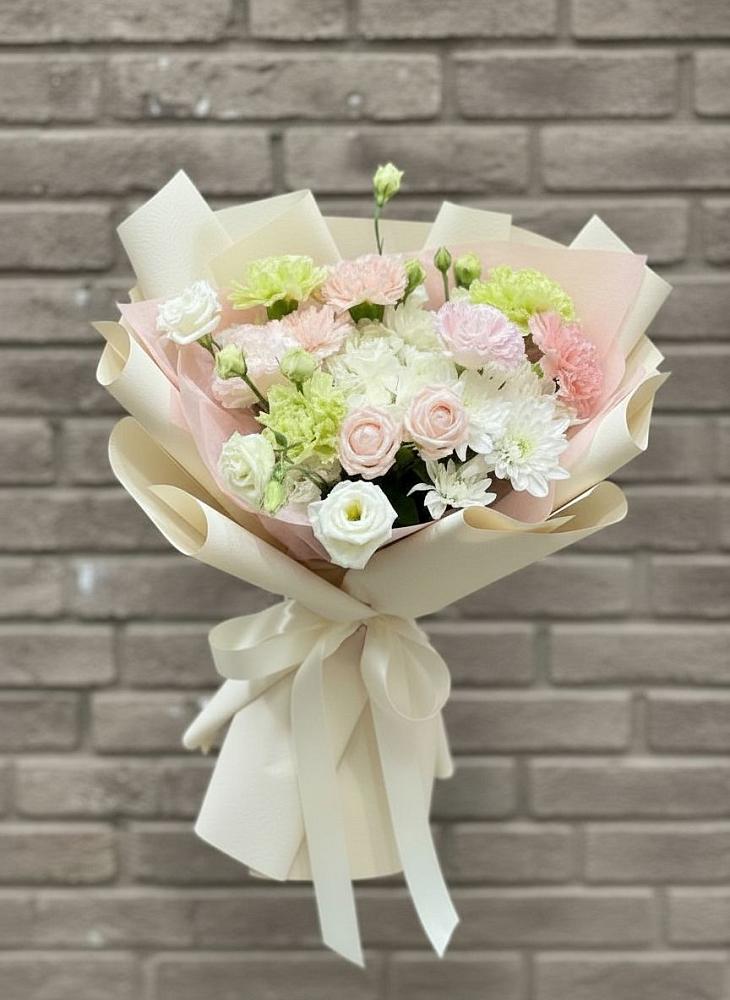 Букет цветов из: Гвоздики, Розы, Лизиантусы и Хризантемы в Акулово