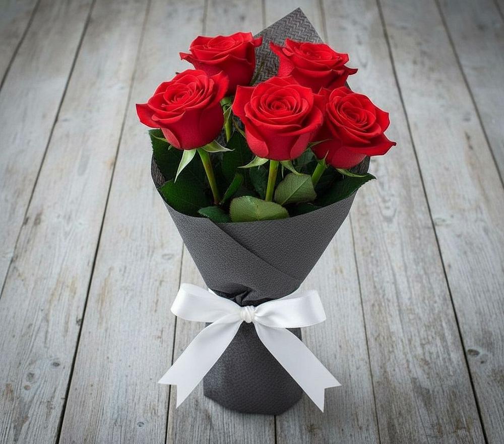 Букет 5 Красных роз Эдлесс Лав в Акулово