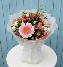 Букет цветов из:  Герберы, Альстромерии и Лизиантусы в Акулово