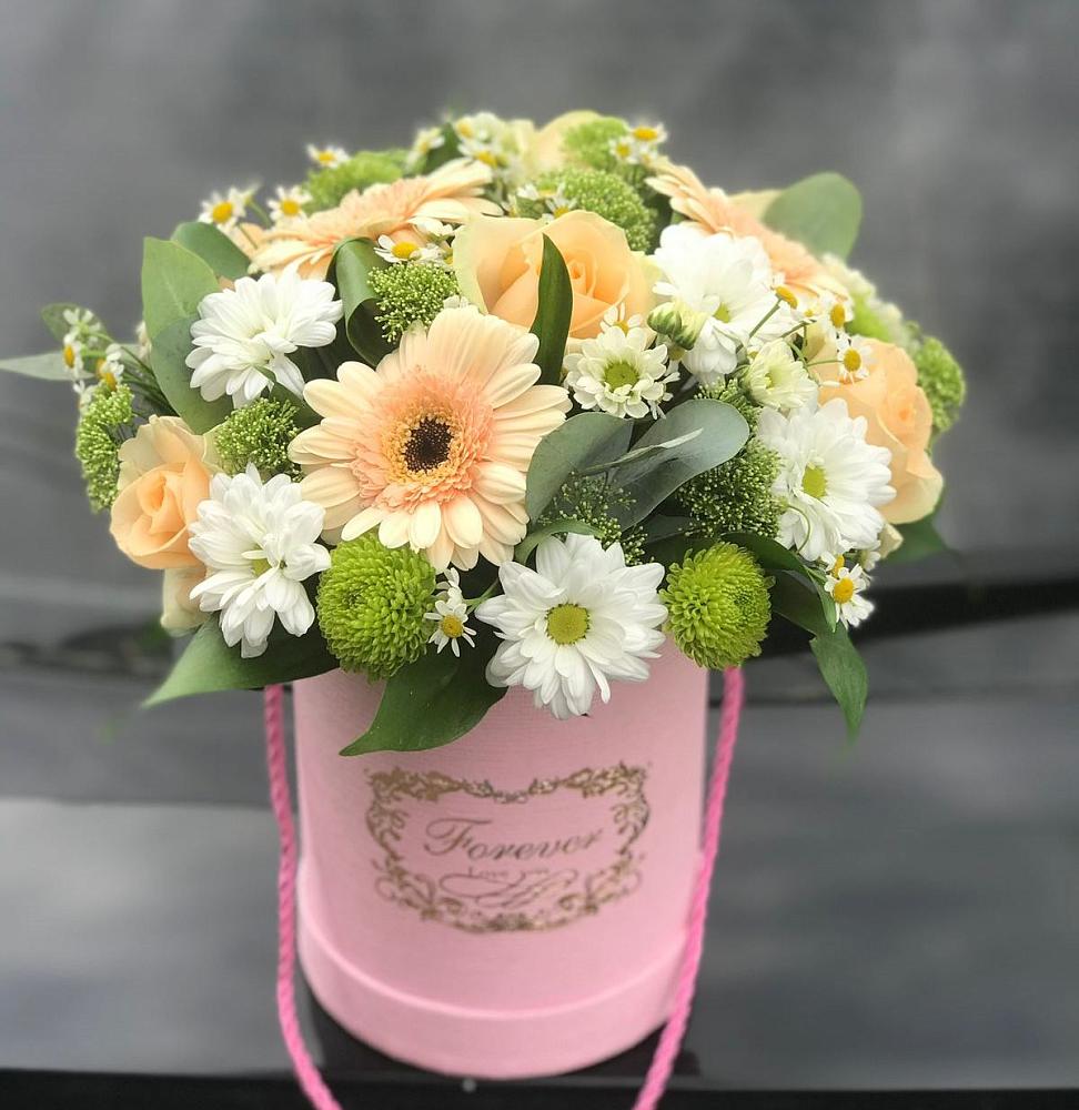 Цветочная композиция из Розы, Герберы и Хризантемы в шляпной коробке в Акулово