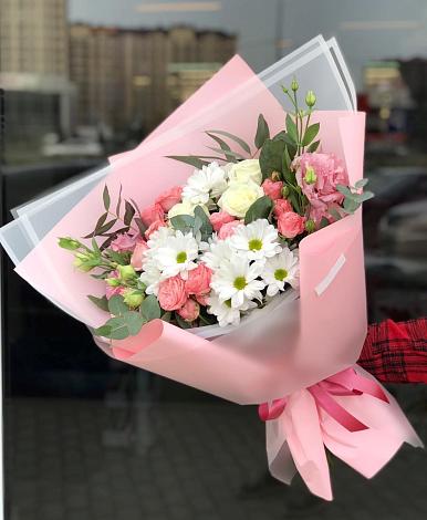 Букет цветов из: Розы, Лизиантусы и Хризантемы в Акулово