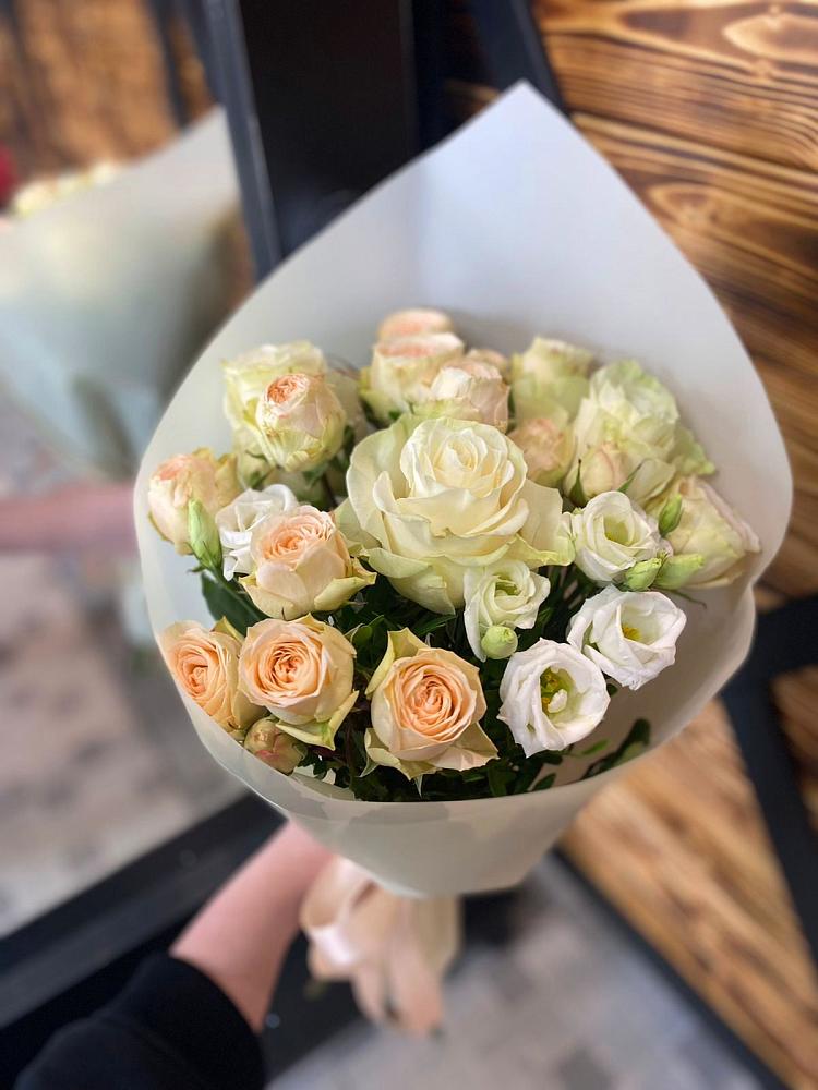 Букет цветов из: Розы и Лизиантусы в Акулово